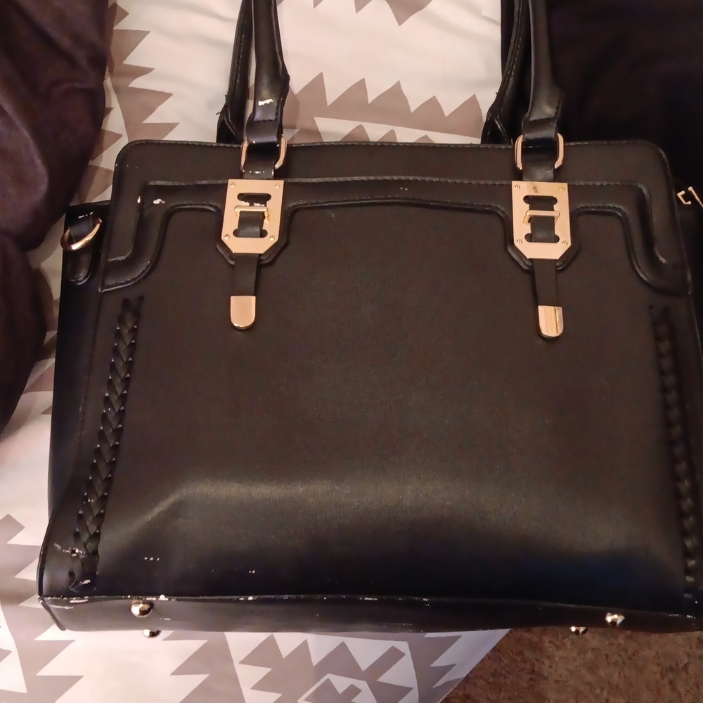 A large purse. Comes with a shoulder strap.